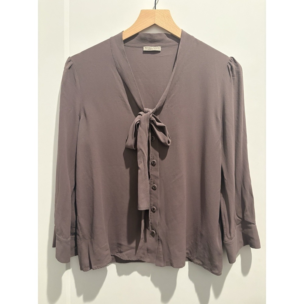 Bottega Veneta 100% Silk Tie-Neck Blouse Mauve Taupe Bow Top. Elegant 42 US 6